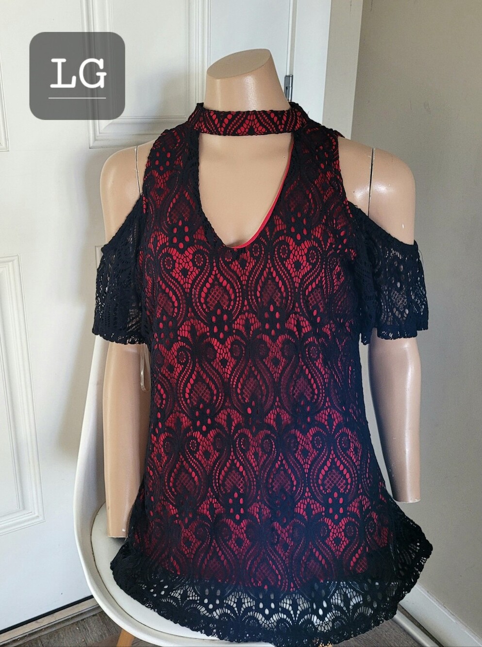 Choker Cold-Shoulder Lace Overlay Blouse in Red and Black